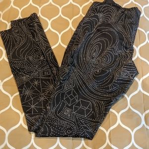 Mossimo leggings size small, black with white dots